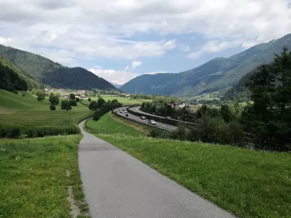 Sterzing Richtung Brennerpass Fahrradweg Brenner