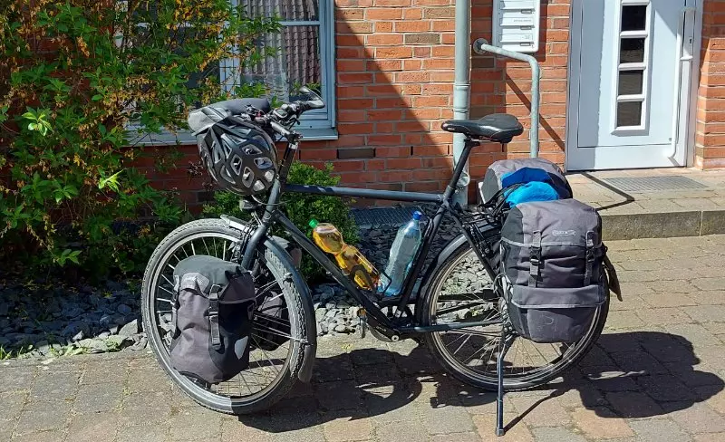 Fahrrad mit Packtaschen